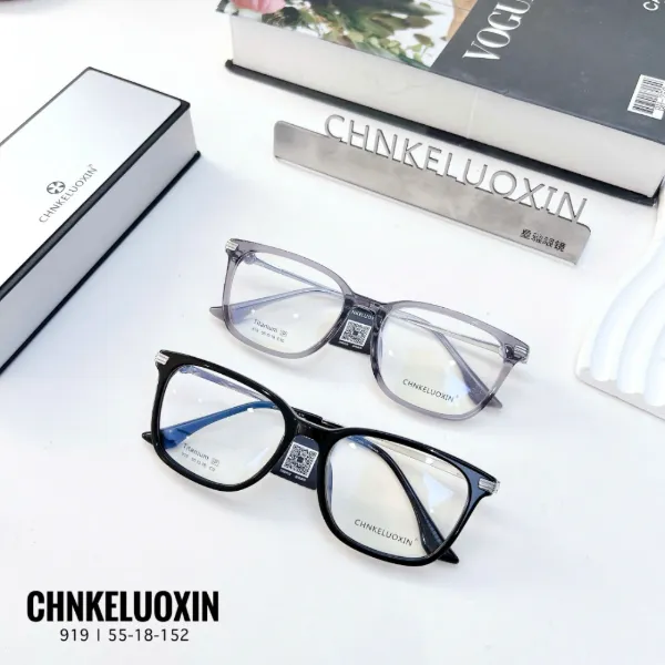 Gọng kính titan mạ IP CHNKELUOXIN 919 dáng vuông, các màu đang có tại cửa hàng