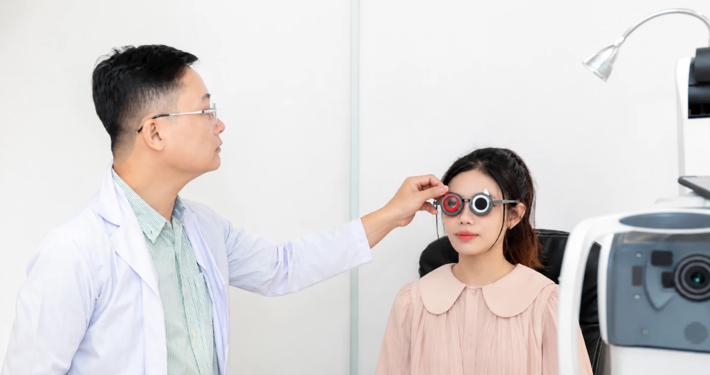Ảnh hệ thống phân phối sản phẩm tròng kính Essilor Crizal Natural Look chính hãng toàn quốc Manh Long Optical